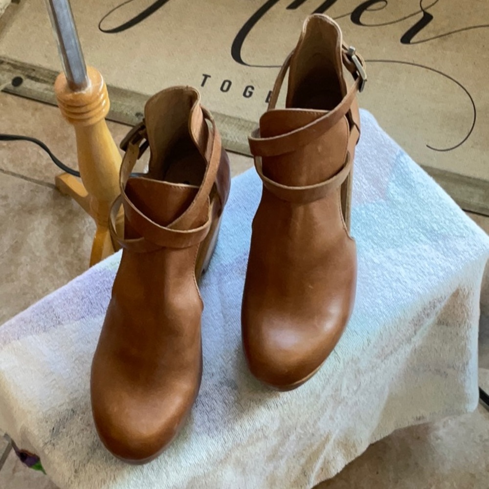 Free People Cedar Tan Leather Clog size 11, NWOB